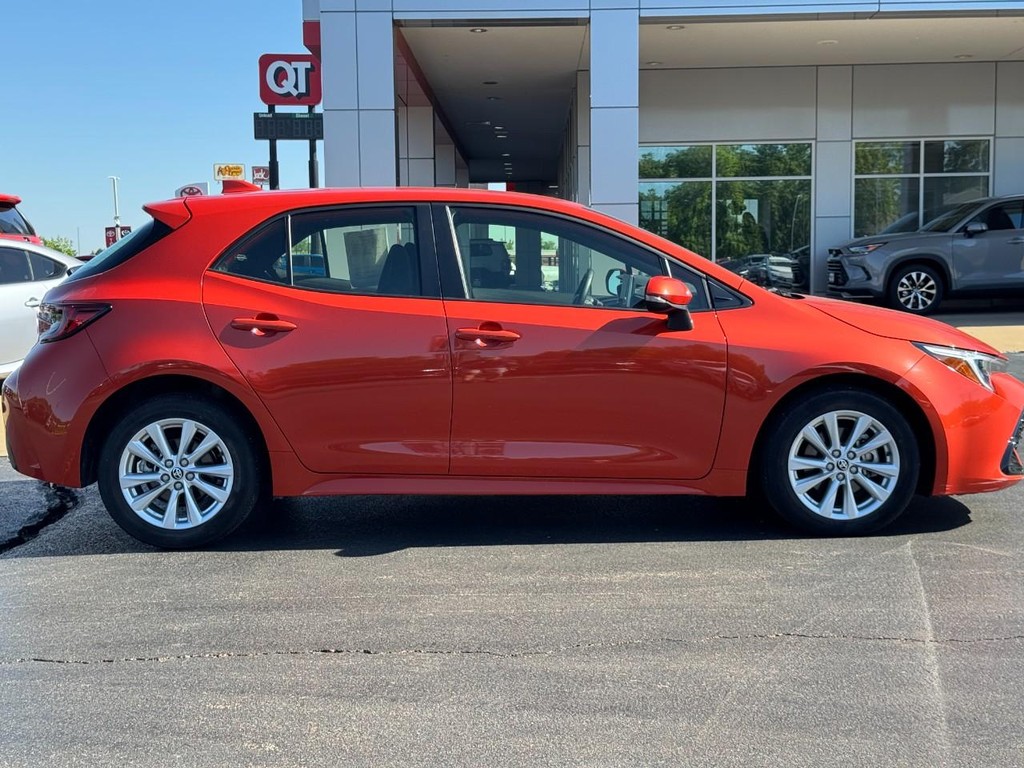Toyota Corolla Hatchback Vehicle Image 2