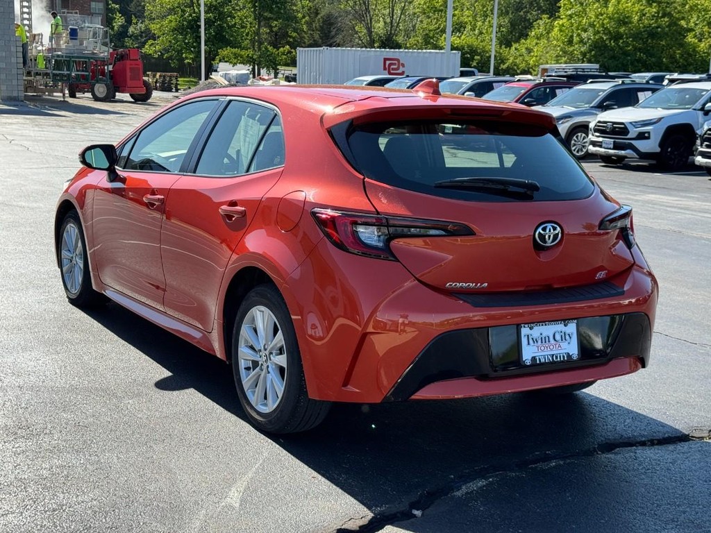 Toyota Corolla Hatchback Vehicle Image 6