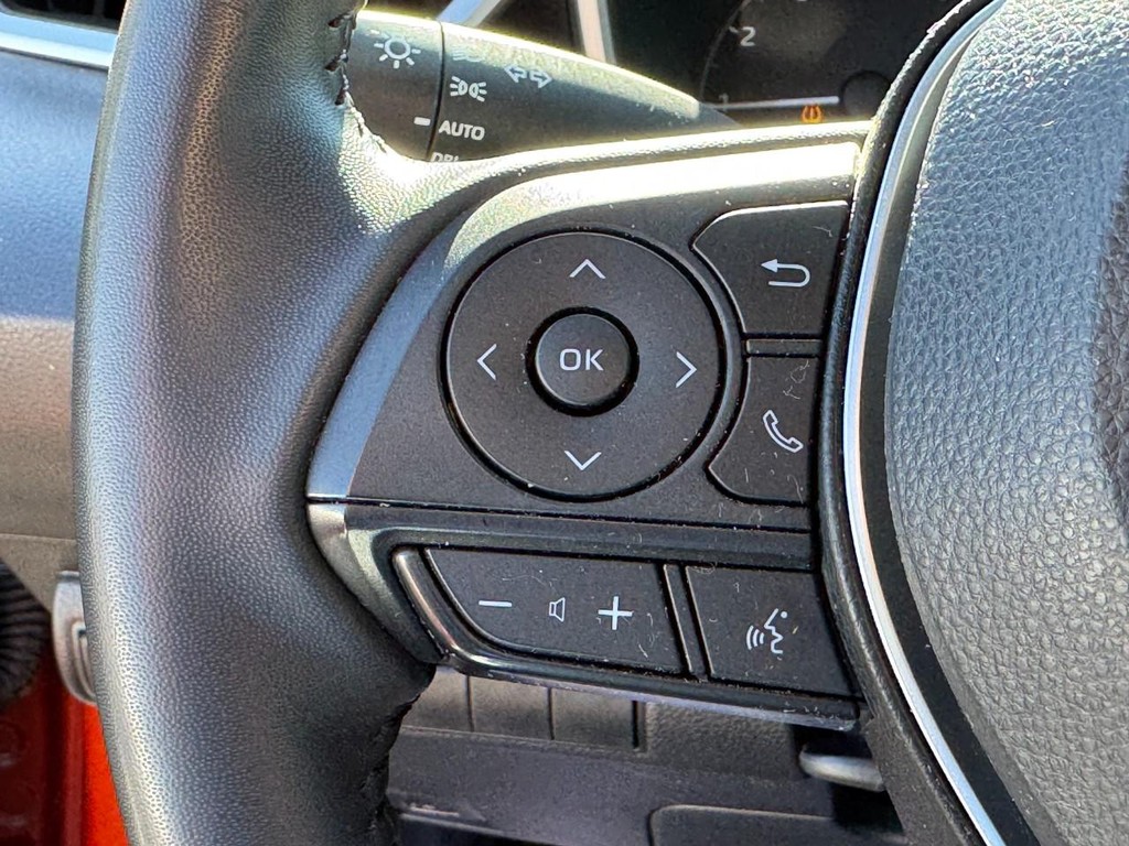 Toyota Corolla Hatchback Vehicle Image 17