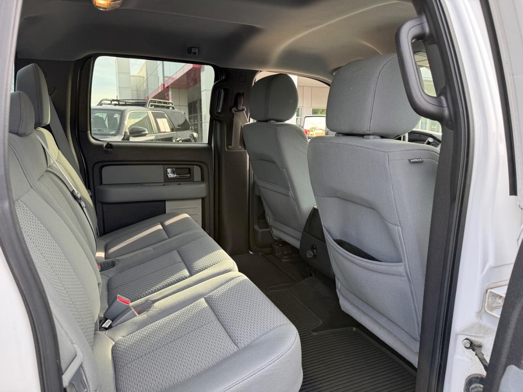 Ford F-150 Vehicle Full-screen Gallery Image 12