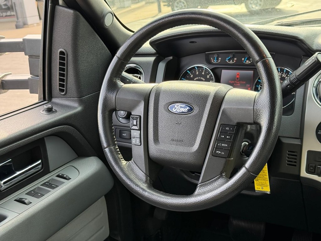 Ford F-150 Vehicle Full-screen Gallery Image 14