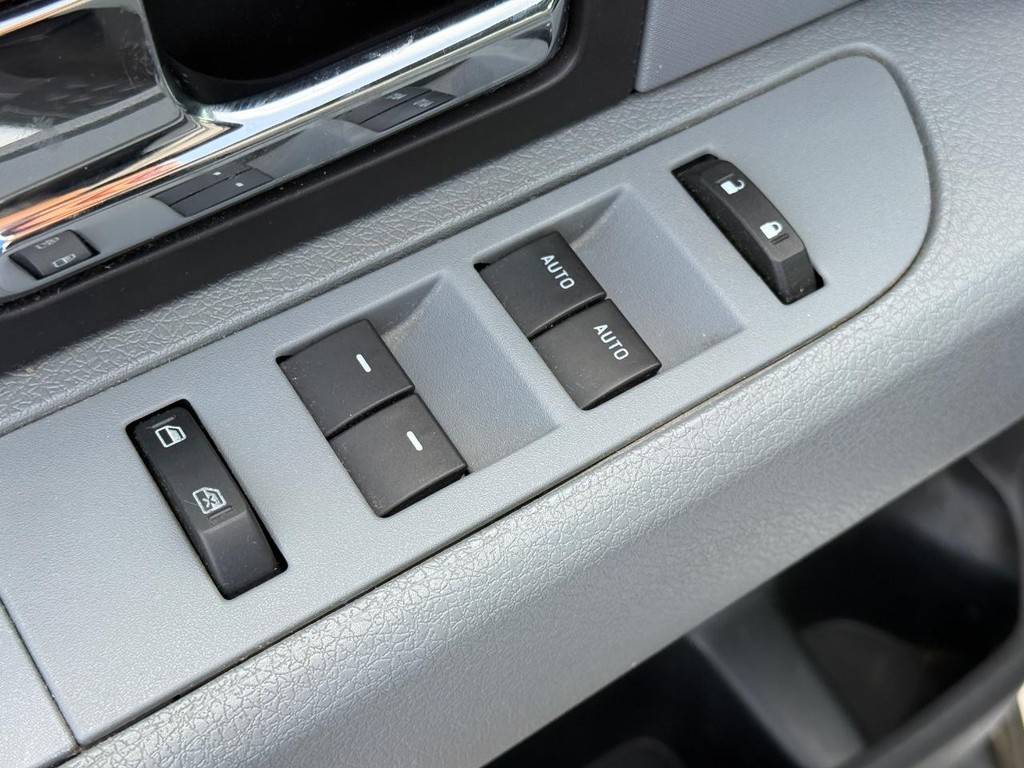 Ford F-150 Vehicle Full-screen Gallery Image 16