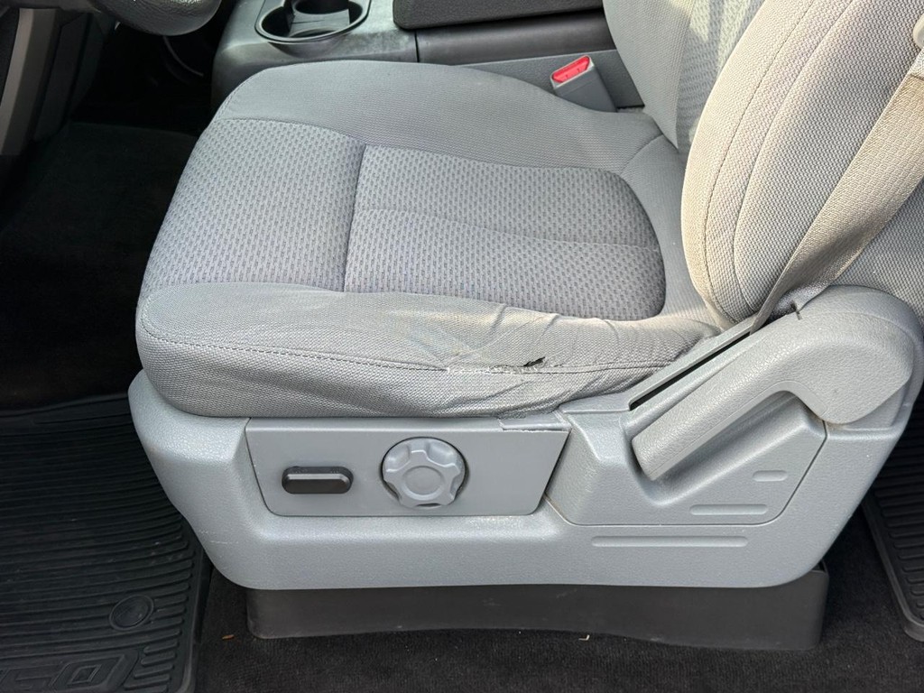 Ford F-150 Vehicle Full-screen Gallery Image 17