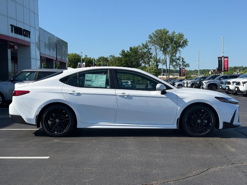 Toyota Camry Vehicle Image 2