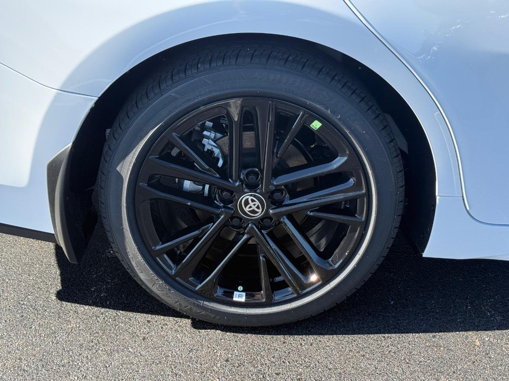 Toyota Camry Vehicle Image 4