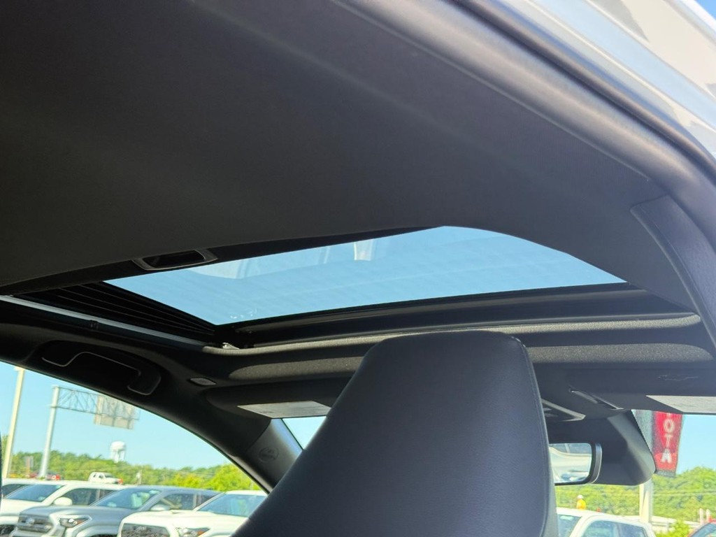 Toyota Camry Vehicle Image 6