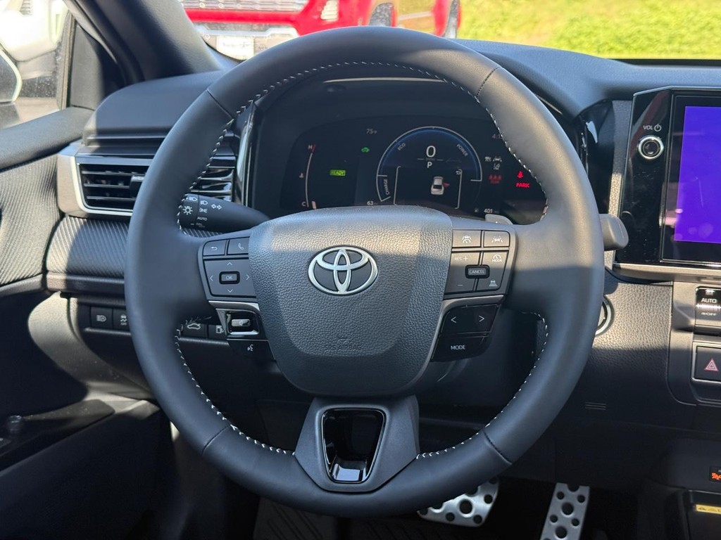 Toyota Camry Vehicle Image 8