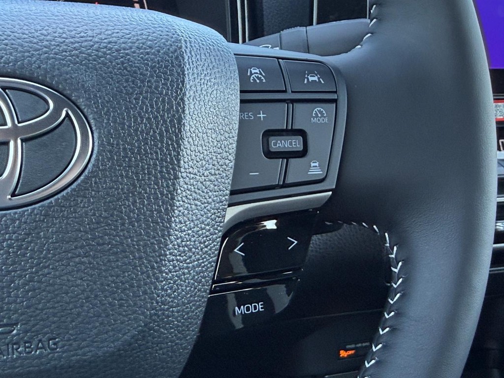 Toyota Camry Vehicle Image 10