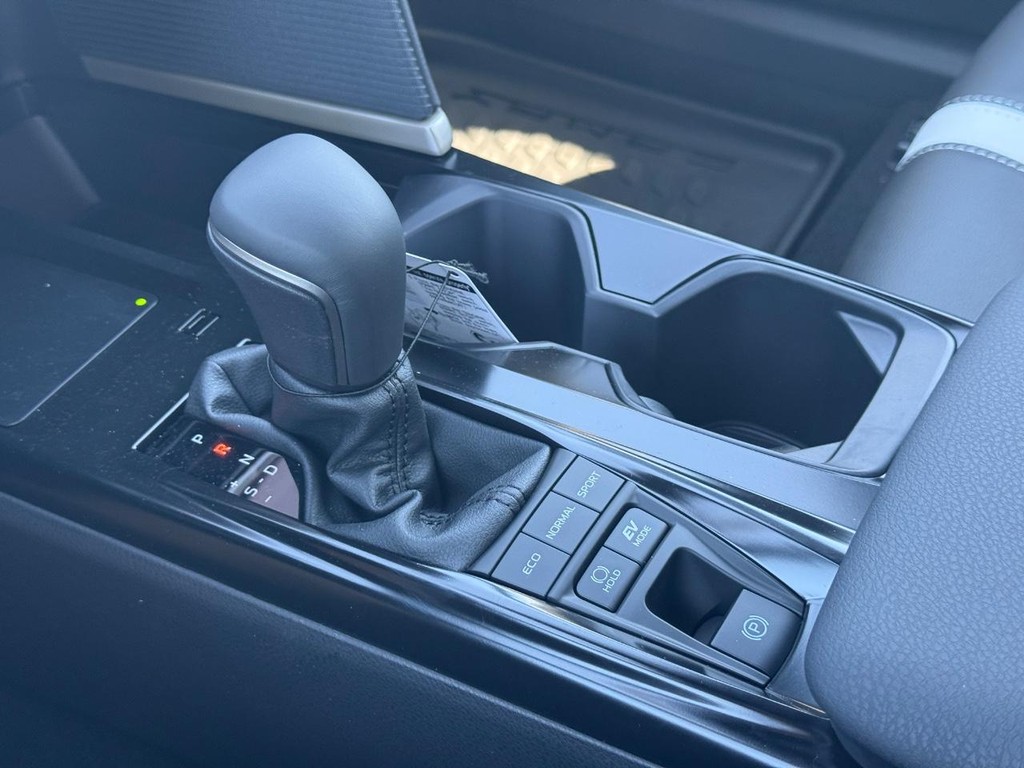 Toyota Camry Vehicle Image 16