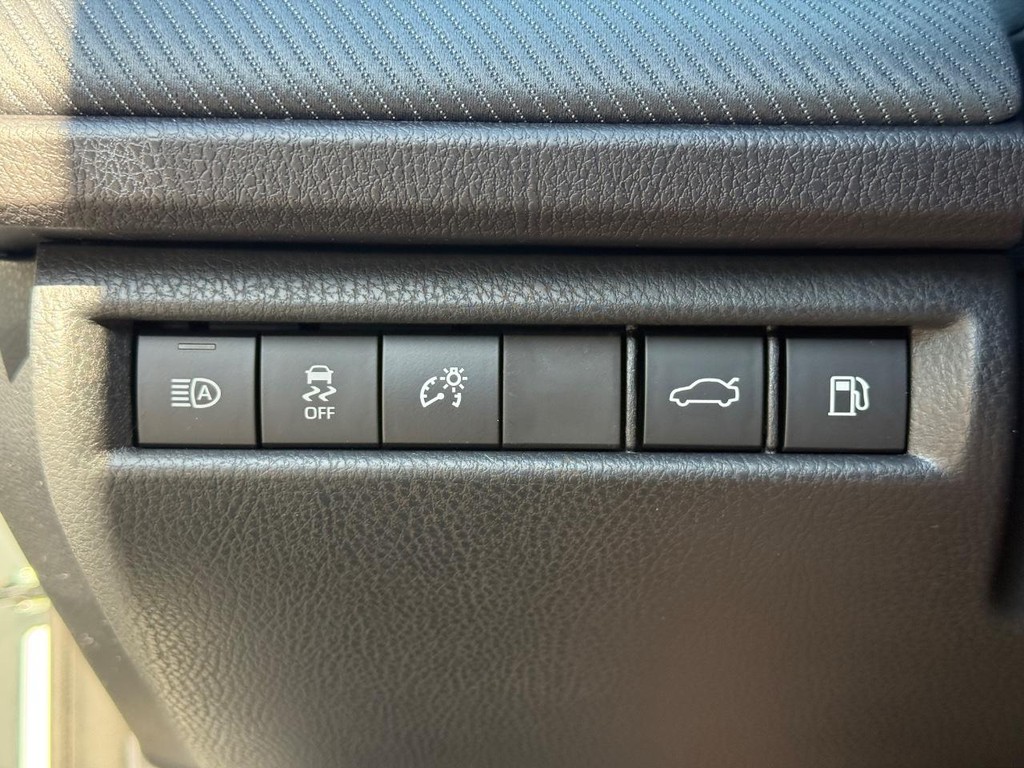 Toyota Camry Vehicle Image 18