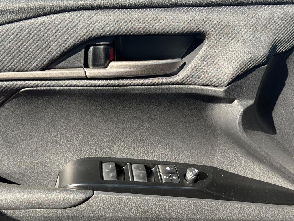 Toyota Camry Vehicle Image 19