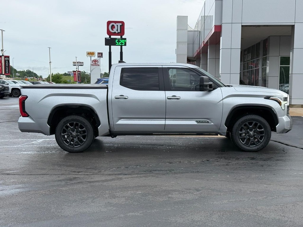 Toyota Tundra 4WD Vehicle Image 2