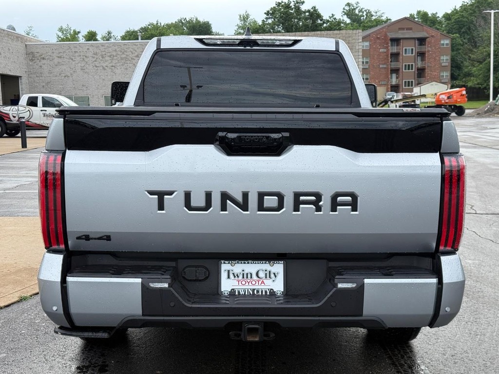 Toyota Tundra 4WD Vehicle Image 5