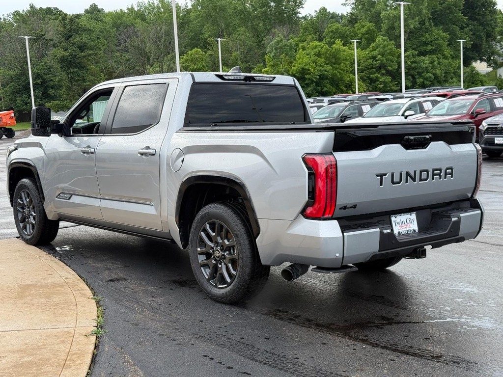 Toyota Tundra 4WD Vehicle Image 6
