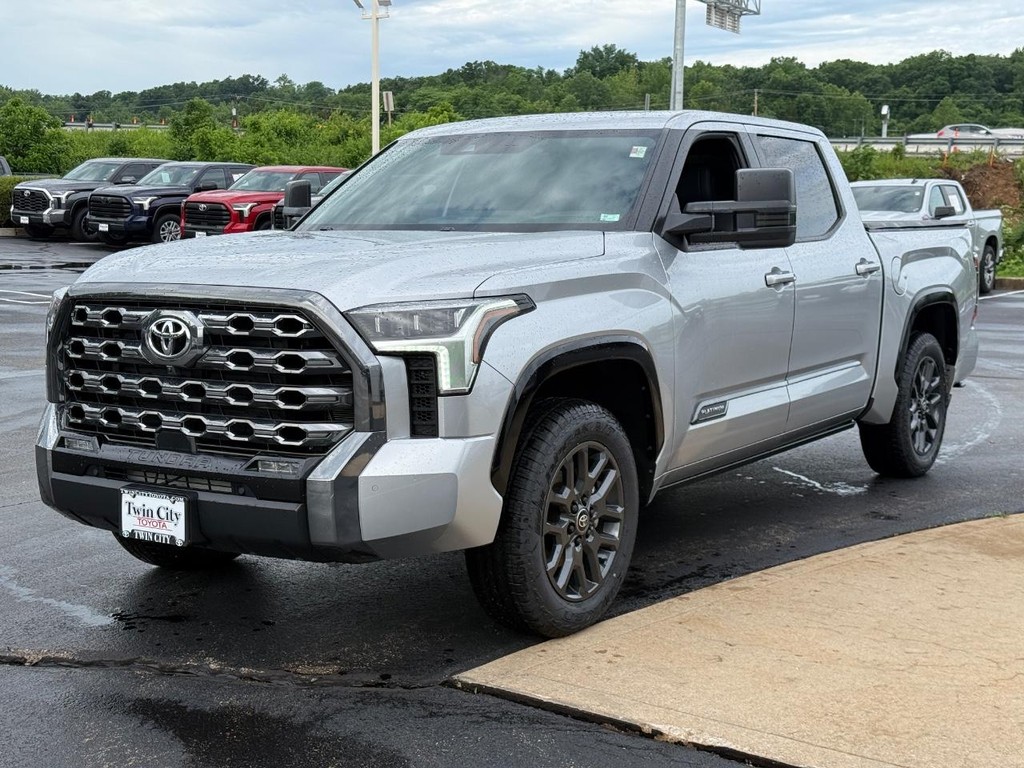 Toyota Tundra 4WD Vehicle Image 9