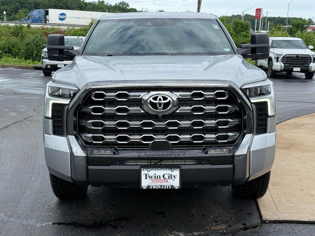 Toyota Tundra 4WD Vehicle Image 10
