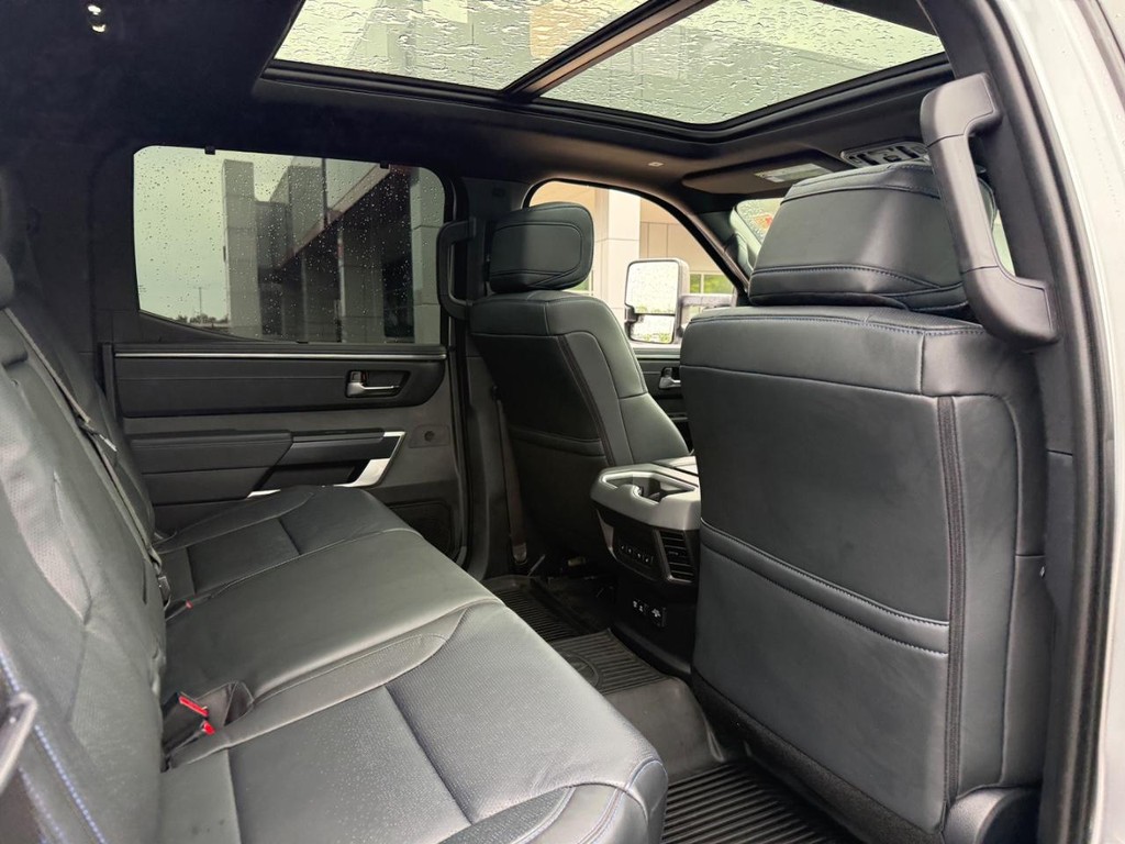 Toyota Tundra 4WD Vehicle Image 11