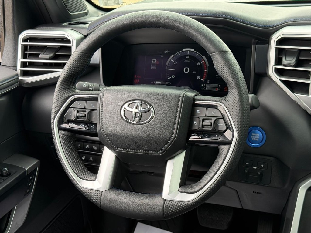 Toyota Tundra 4WD Vehicle Image 14