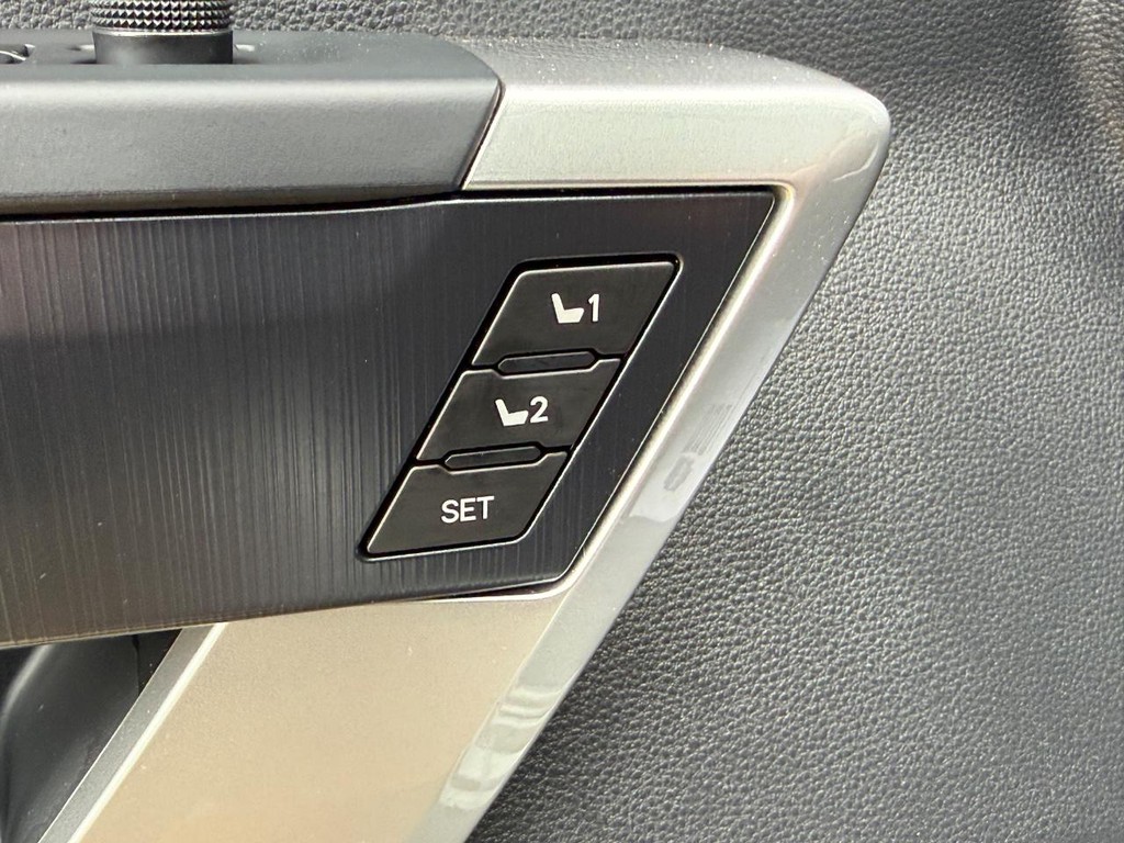Toyota Tundra 4WD Vehicle Image 18