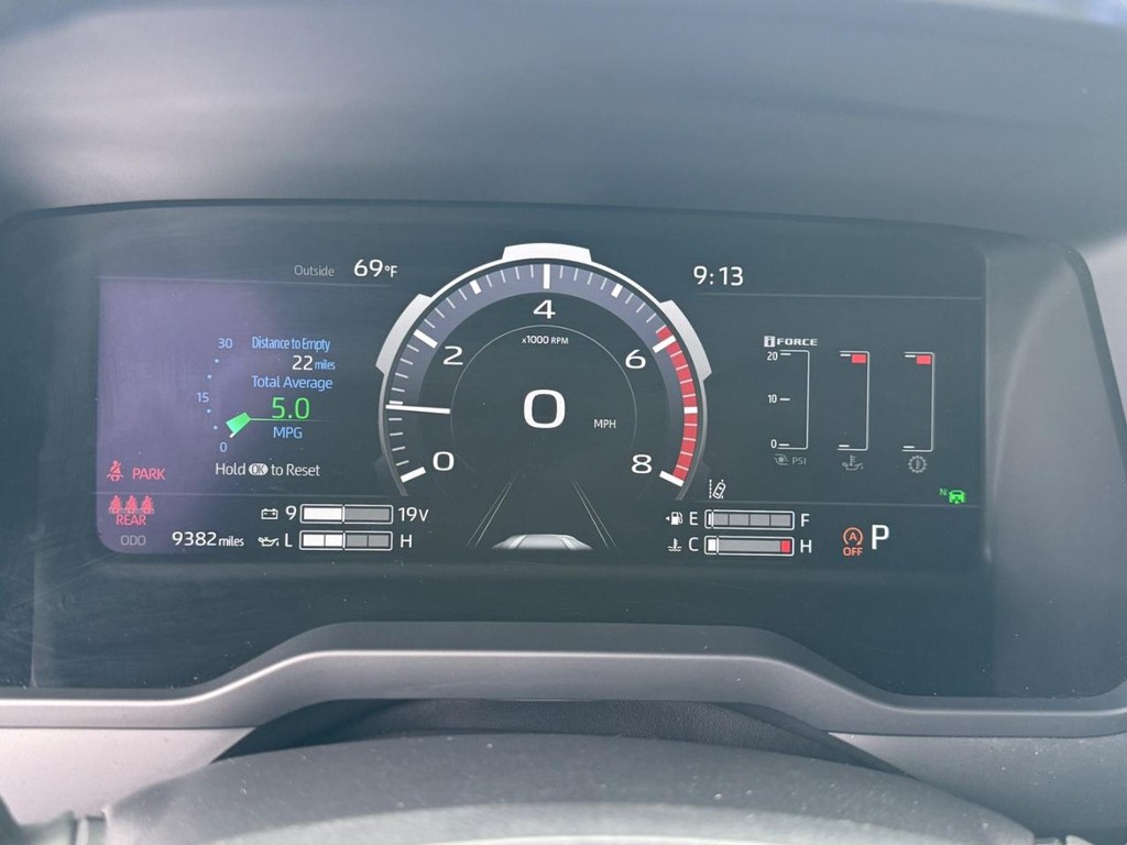 Toyota Tundra 4WD Vehicle Image 23