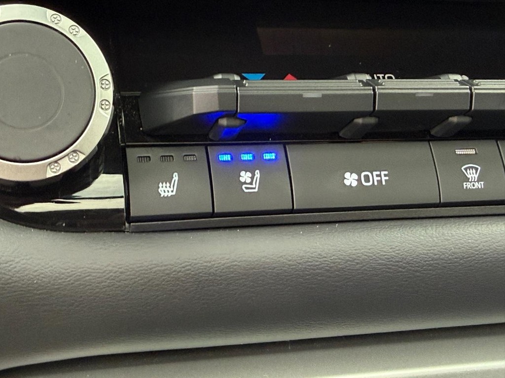 Toyota Tundra 4WD Vehicle Image 26