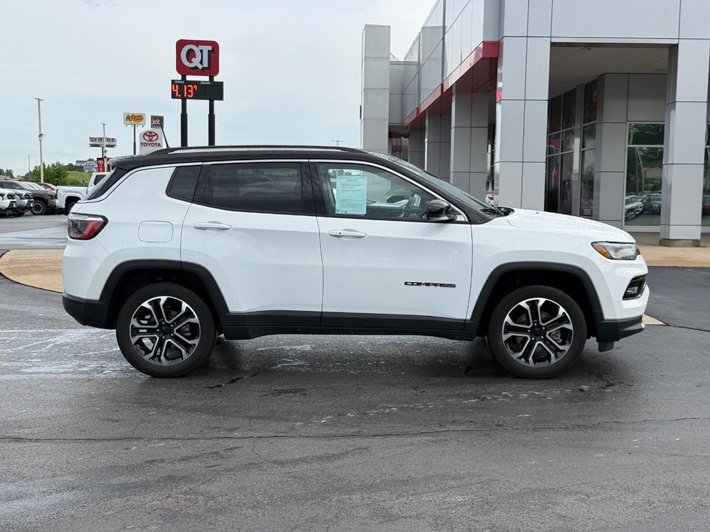 Jeep Compass Vehicle Image 2