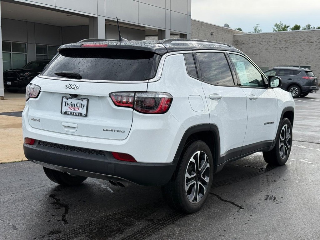Jeep Compass Vehicle Image 3