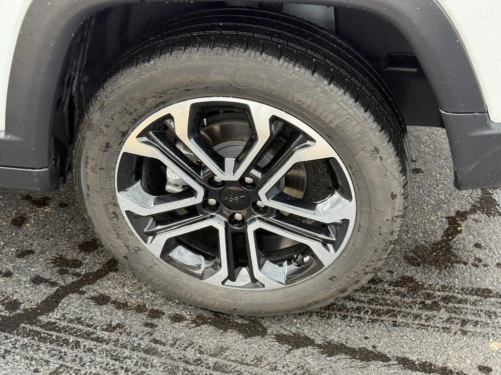 Jeep Compass Vehicle Image 8