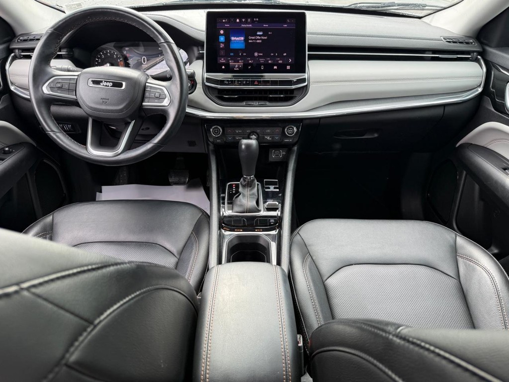 Jeep Compass Vehicle Image 12