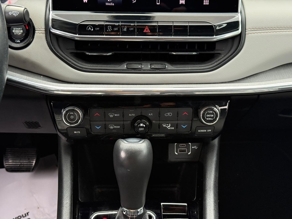 Jeep Compass Vehicle Image 15