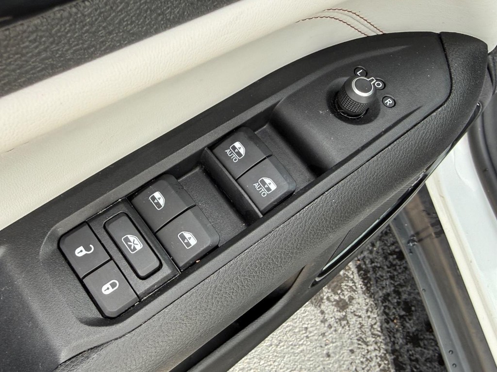 Jeep Compass Vehicle Image 17