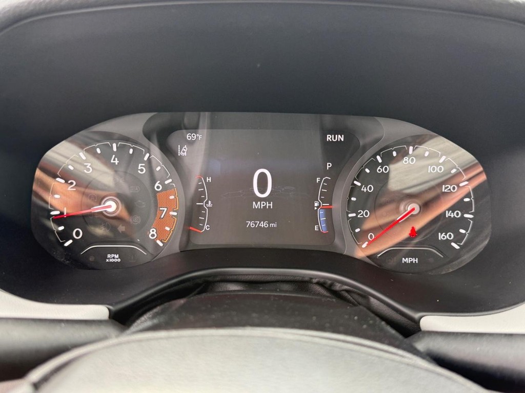 Jeep Compass Vehicle Image 21
