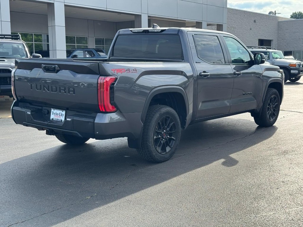 Toyota Tundra 4WD Vehicle Image 4