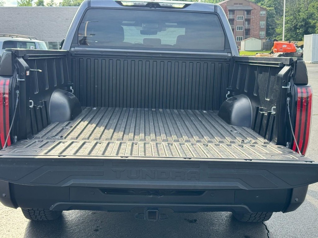 Toyota Tundra 4WD Vehicle Image 5