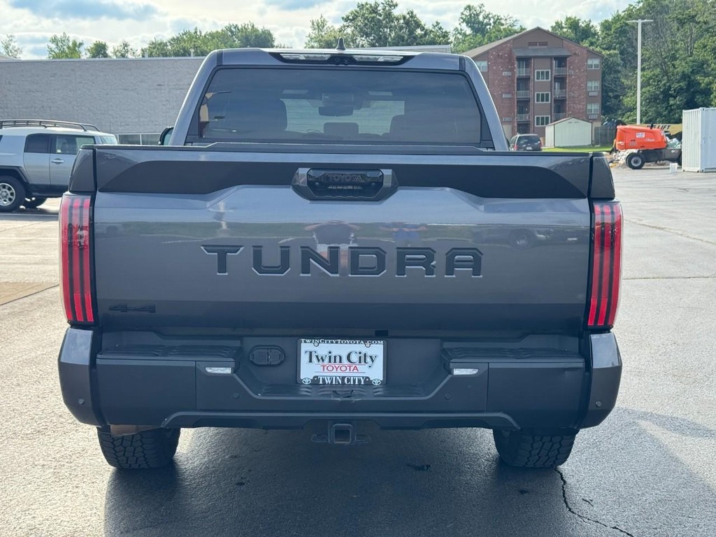 Toyota Tundra 4WD Vehicle Image 6