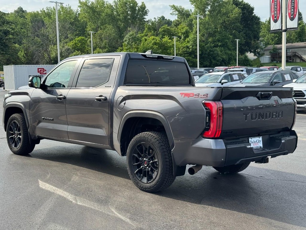 Toyota Tundra 4WD Vehicle Image 7