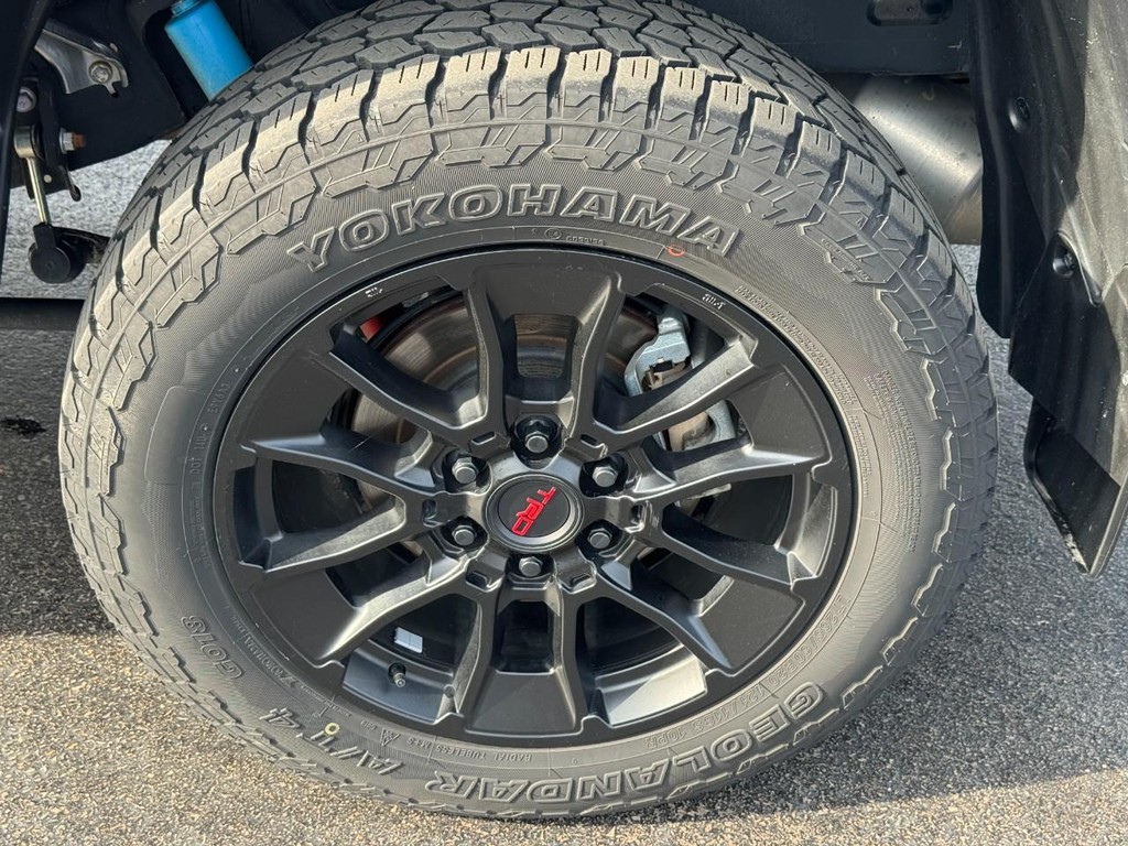 Toyota Tundra 4WD Vehicle Image 8