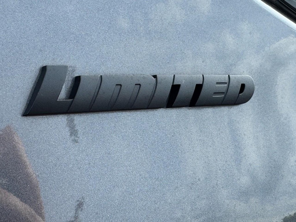Toyota Tundra 4WD Vehicle Image 11