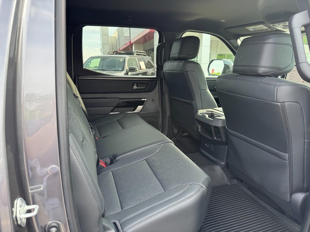 Toyota Tundra 4WD Vehicle Image 12