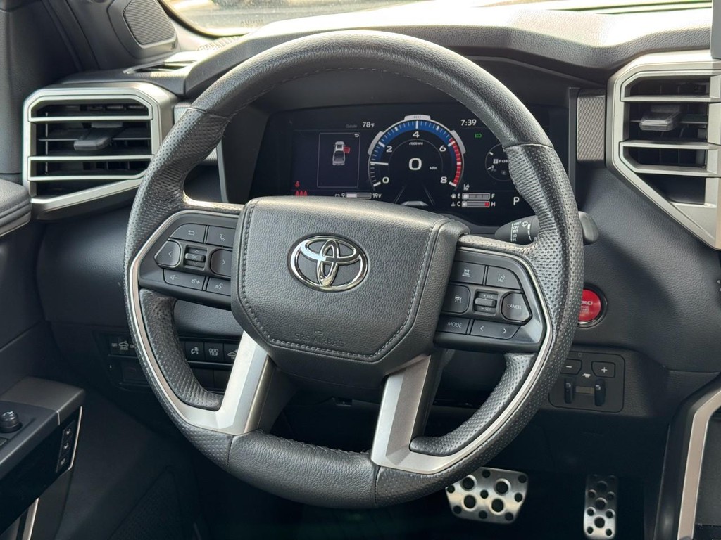 Toyota Tundra 4WD Vehicle Image 14