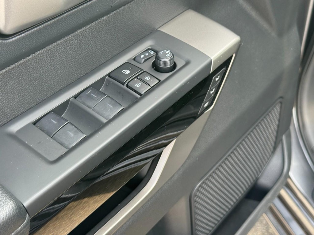 Toyota Tundra 4WD Vehicle Image 17