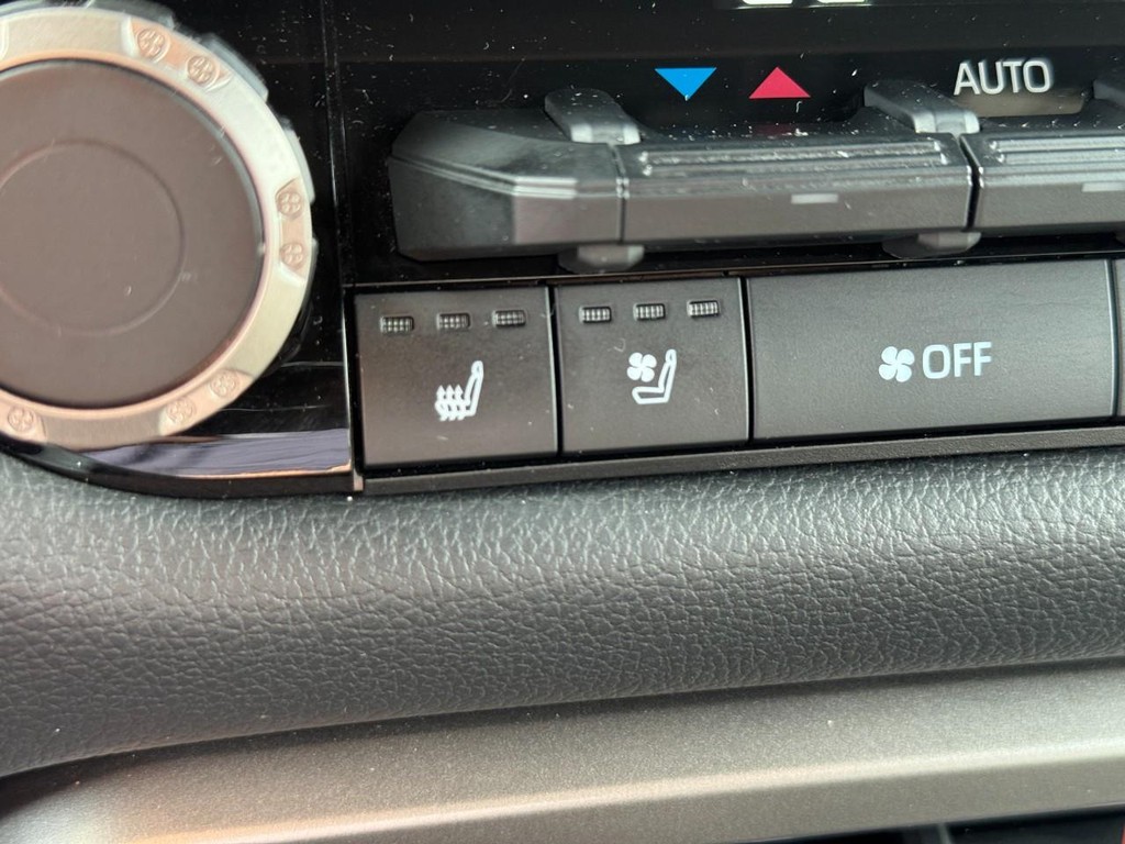 Toyota Tundra 4WD Vehicle Image 21