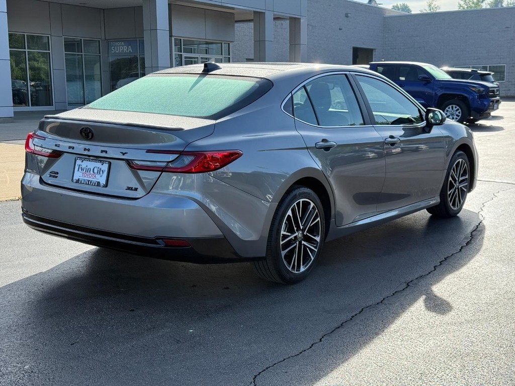 Toyota Camry Vehicle Image 3