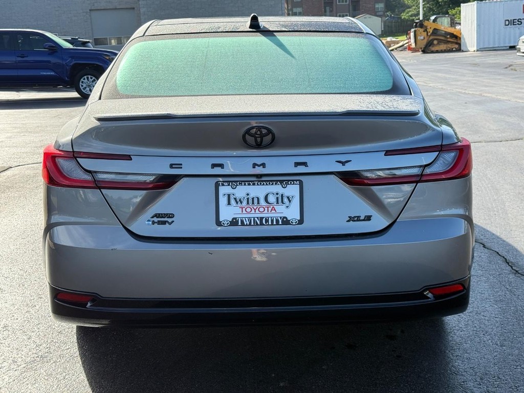 Toyota Camry Vehicle Image 5