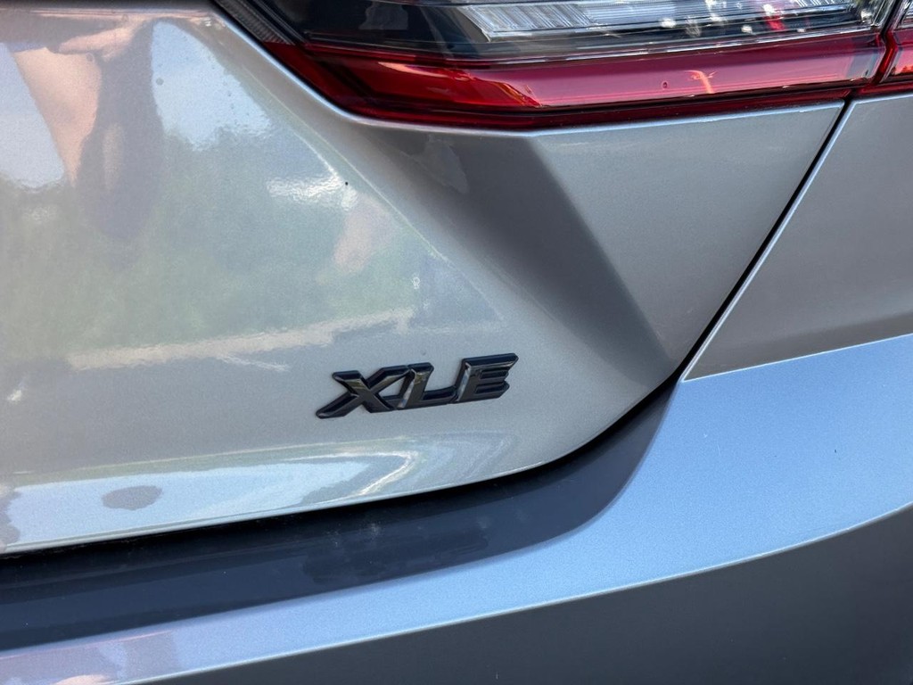 Toyota Camry Vehicle Image 6