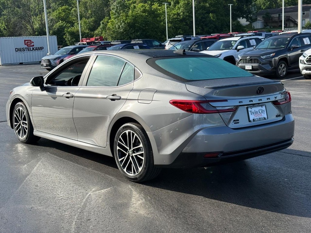 Toyota Camry Vehicle Image 7