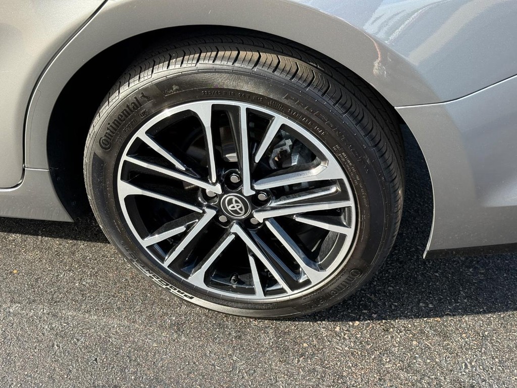 Toyota Camry Vehicle Image 8