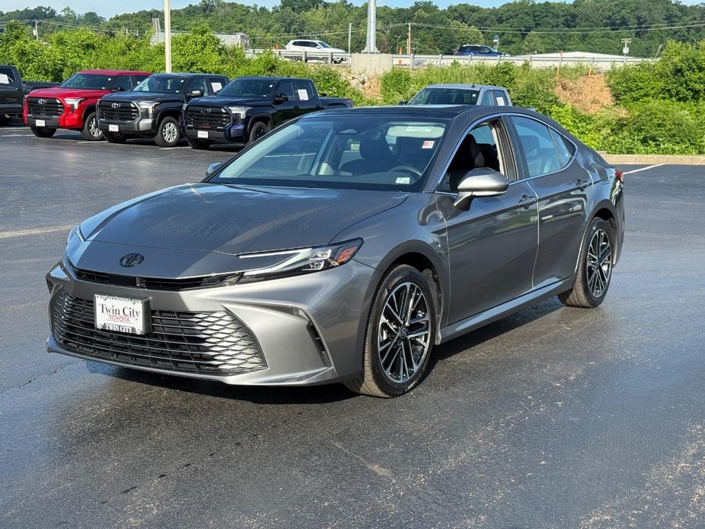 Toyota Camry Vehicle Image 9