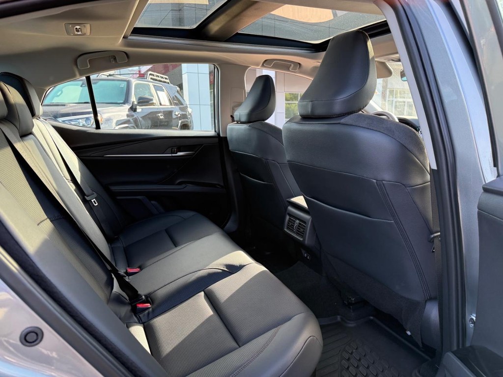 Toyota Camry Vehicle Image 11
