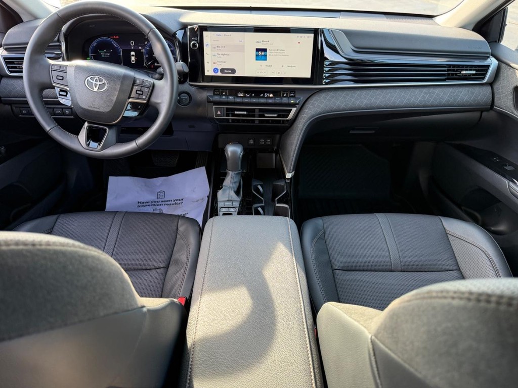 Toyota Camry Vehicle Image 12